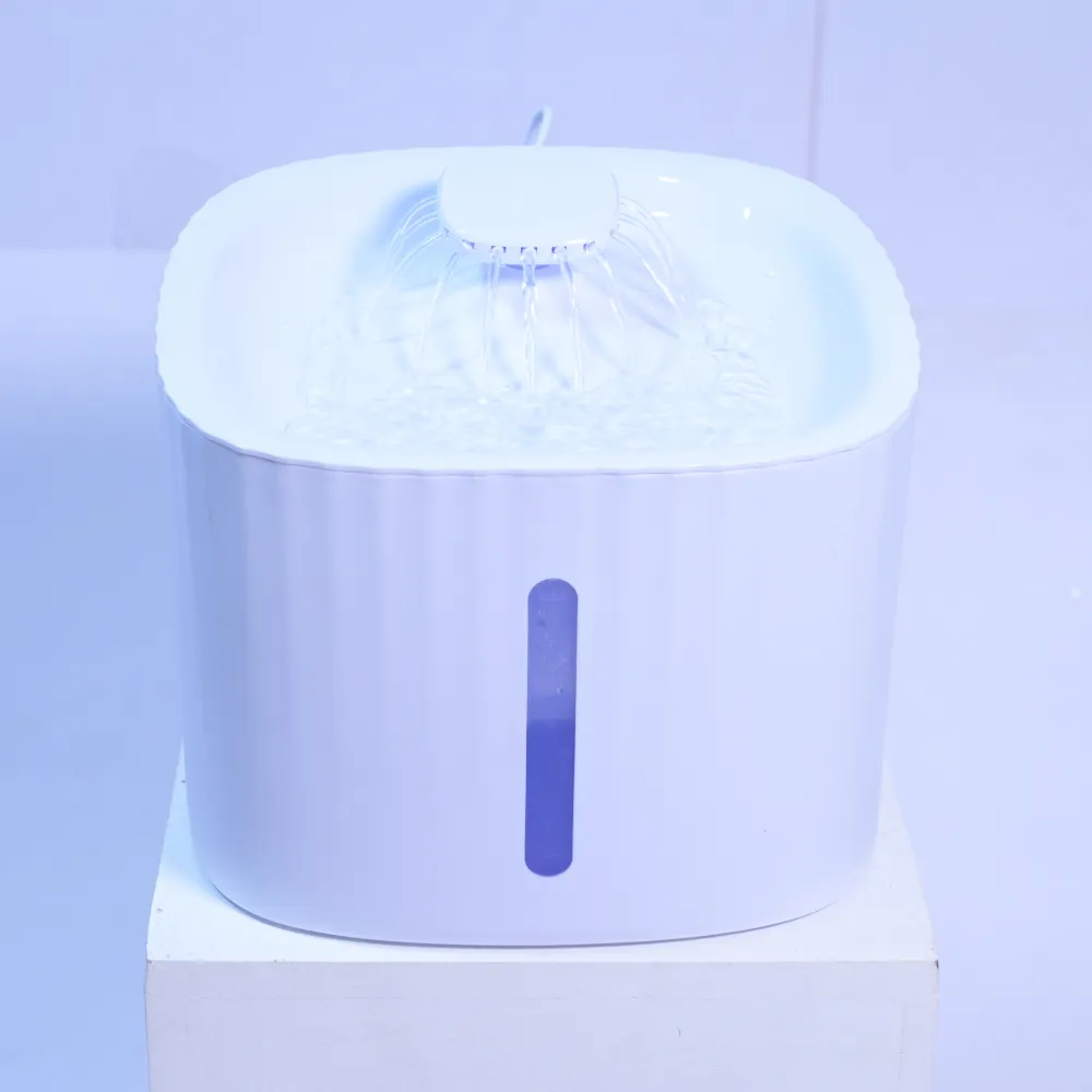 Skatrs Water Fountain with Adapter for Dogs and Cats (White)